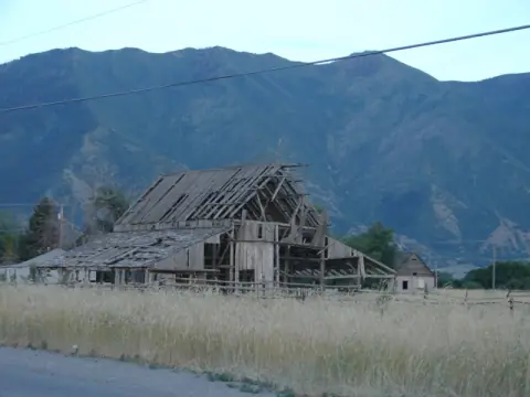Old barn in Mapleton, Utah